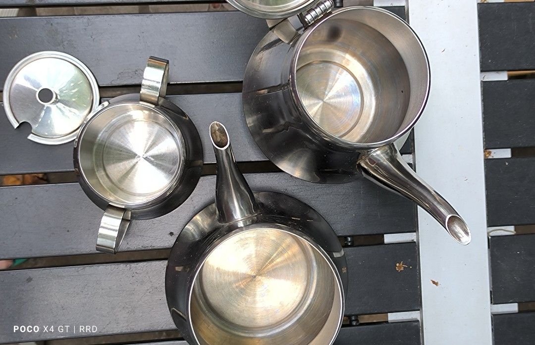Stainless Pitcher dispensers (Category: Pitchers & Dispensers) located in Cainta. Submitted by rdrdrd888 (Listing ID 1220204533, Image 3). Description: 3-pc set, size 17, 13, 7 cm.