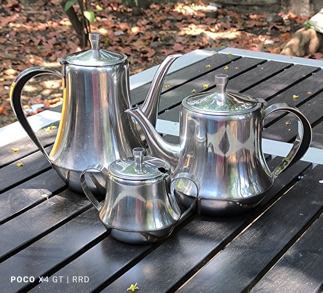 Stainless Pitcher dispensers (Category: Pitchers & Dispensers) located in Cainta. Submitted by rdrdrd888 (Listing ID 1220204533, Image 1). Description: 3-pc set, size 17, 13, 7 cm.