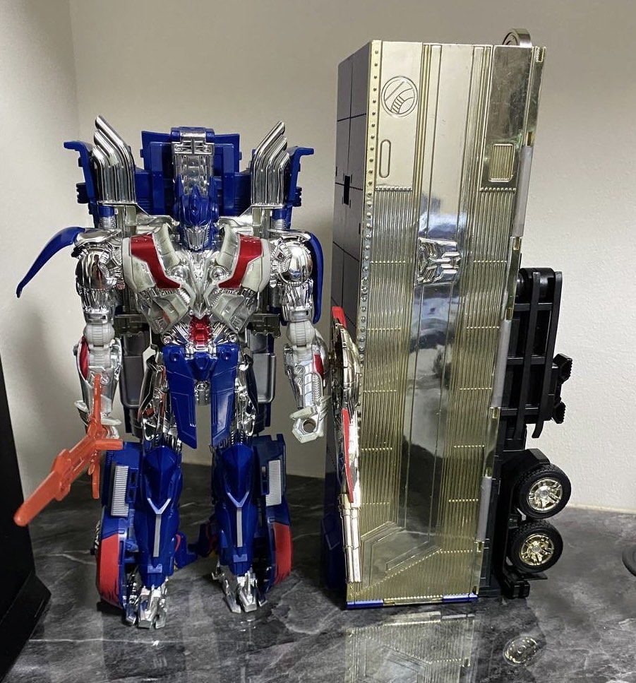 Transformers age of extinction leader class optimus prime, Hobbies