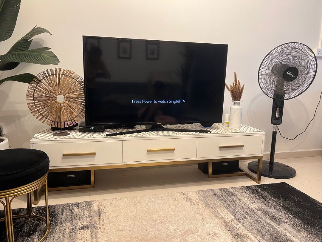 Tv console (Category: TV Consoles) located in Singapore. Submitted by ky7521 (Listing ID 1220164021, Image 3). Description: Condition at the the front is so good ! 8/10 !! Dm for info! Negotiable 💪🏼.
