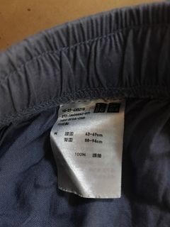 Uniqlo 垂墜風休閒褲