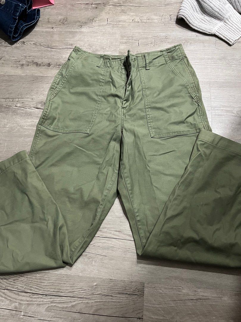 Uniqlo green cargo pants, Men's Fashion, Bottoms, Trousers on Carousell