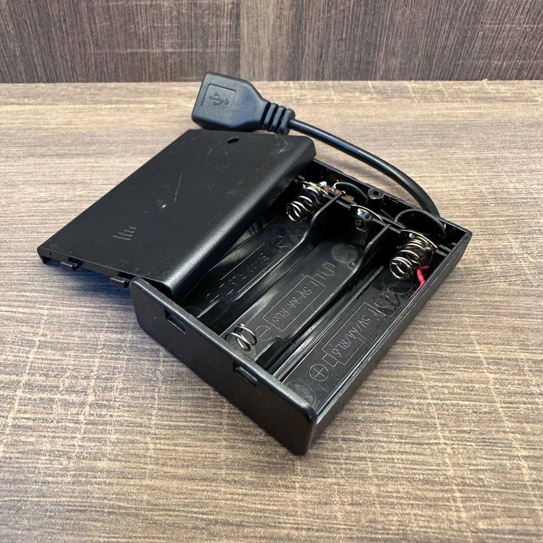 (Last Piece) AA Battery Box with Female USB connector for USB Powered