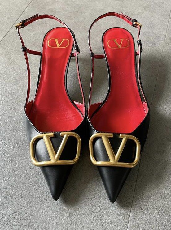 vlogo signature calfskin slingback pump