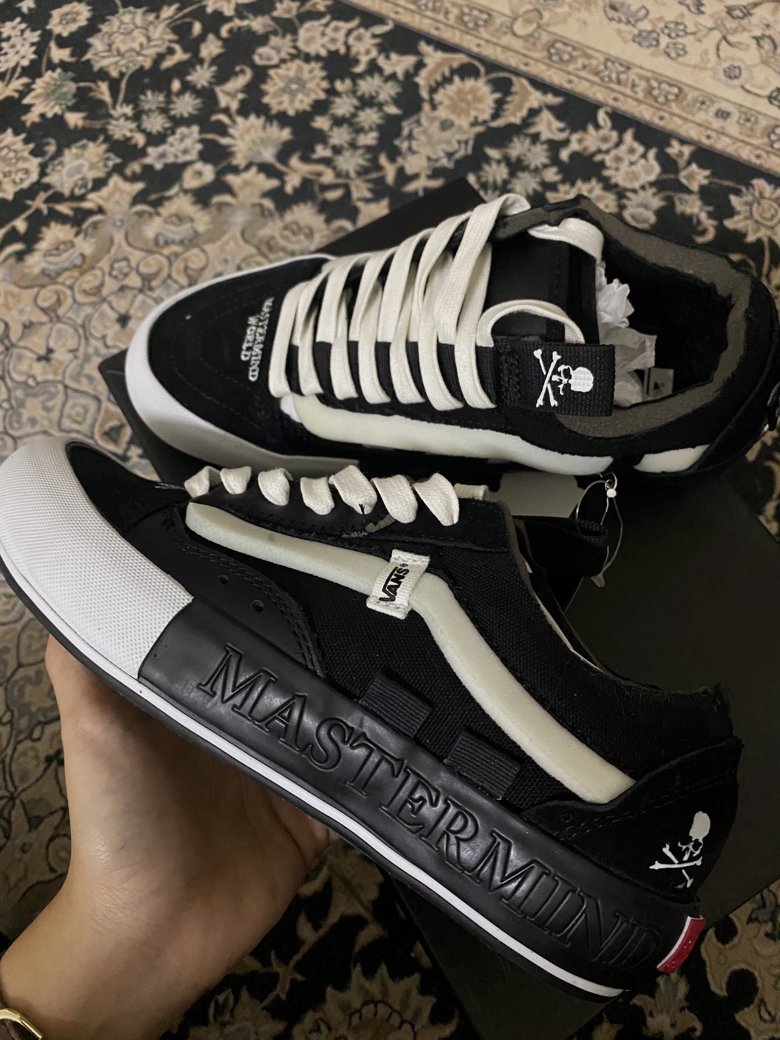 End vans vault top