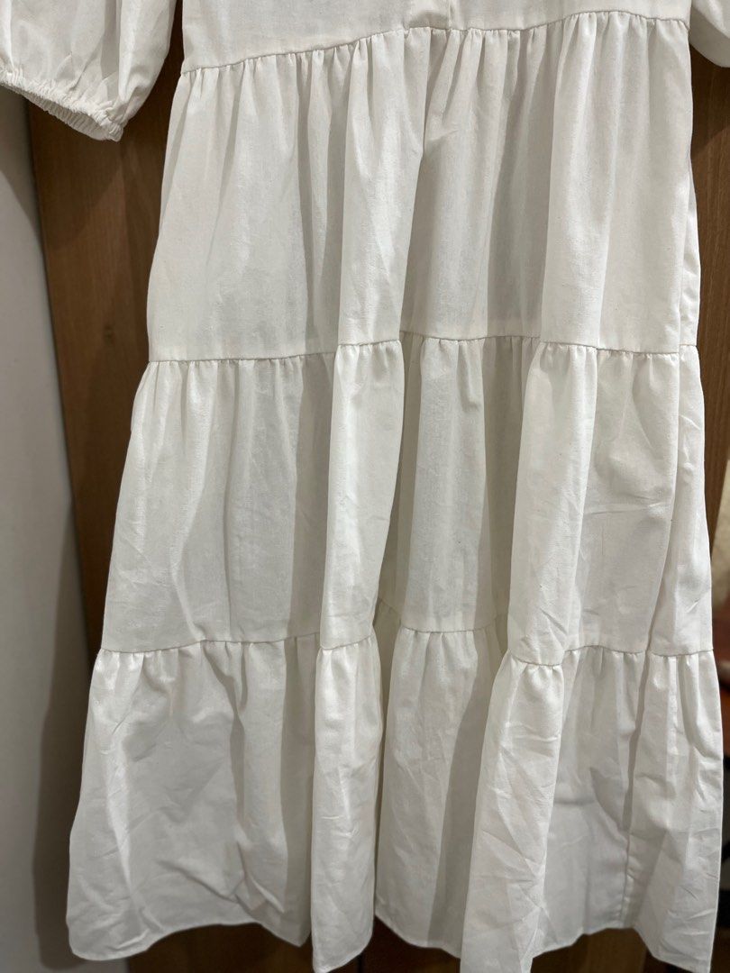 White Long dress with puff sleeves (Category: Dresses) located in Mandaluyong City. Submitted by gdomingo (Listing ID 1220322802, Image 2). Description: Bought from dress up philippines for 989(search them in instagram) plus shipping fee Wasnt able to use it as a nursing dress Dress lenght - 41 cm Can fit to Xs-S Vital stat of the model in the last pic 33”27”35 A fabric made from fine linen, soft linen and eco linen giving you that elegant look. 