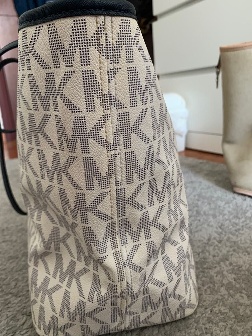 White Michael Kors Tote bag (Big), Women's Fashion, Bags & Wallets, Tote  Bags on Carousell