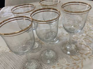 Wine Glasses with gold rim and short stem