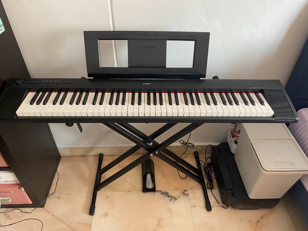 Yamaha NP32 Portable Keyboard w stand & pedal, Hobbies & Toys, Music
