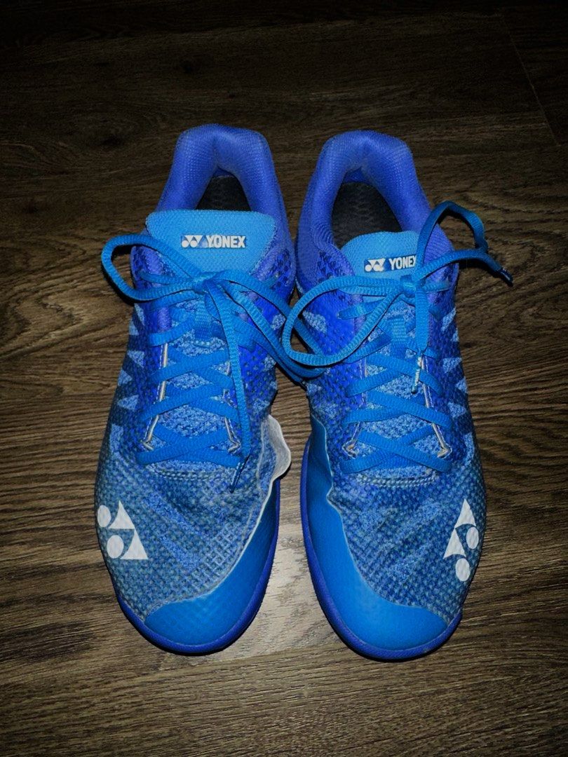 Yonex Aerus 3 Badminton Shoes (Category: Sneakers) located in Paranaque City. Submitted by captainkeno77 (Listing ID 1220162543, Image 1). Description: Hello selling my Yonex Aerus 3 Badminton Shoes (Blue) For Sale!! Price: 2k! Size: EUR 43 | UK 9 | US 9.5 Condition: 8/10 na condition niya dahil lang sa age isang minor flaw seen sa video. Yung foxing sa (right pair) medyo natatanggal na sya dahil medyo maliit sya sa fitting ko pero yung interior 