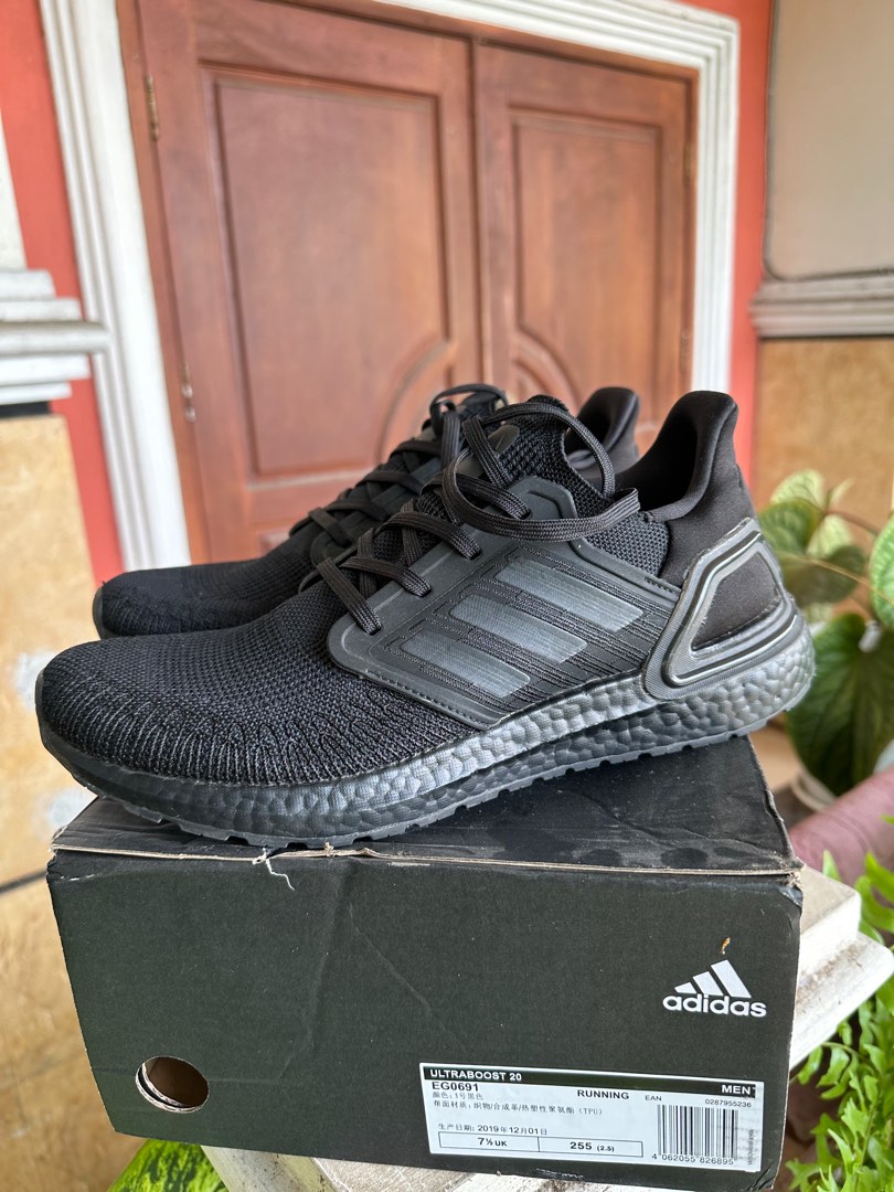 ADIDAS ULTRABOOST 2020 TRIPLE BLACK, Fesyen Pria, Sepatu , Sneakers di  Carousell