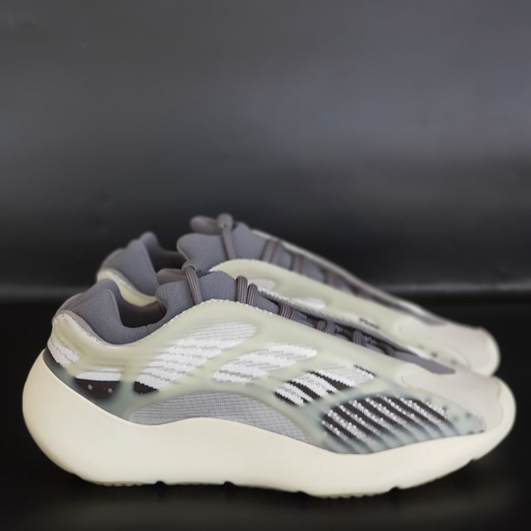 Adidas Yeezy 700v3 Fade Salt (ID1674) - US 10.5/ EU 44.5/ 28.5cm