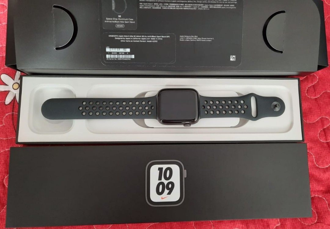 Apple watch nike space gray aluminum case with nike sport store band