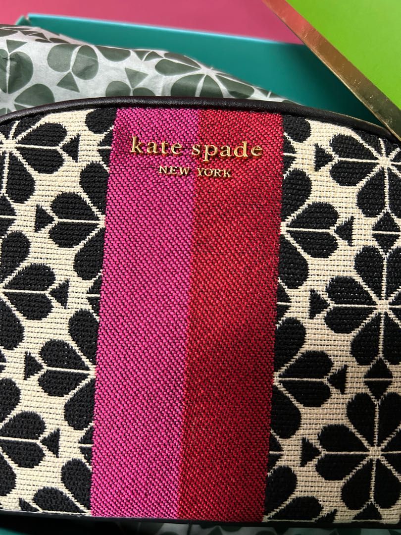 Authentic Kate Spade pouch (Category: Luxury Bags & Wallets) located in Tarlac. Submitted by prelovedbykass (Listing ID 1220423599, Image 2). Description: Kate Spade pouch Original with box, gift card, paper bag.
