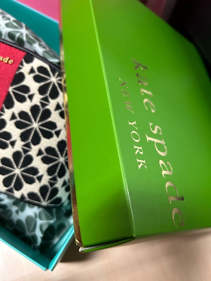 Authentic Kate Spade pouch (Category: Luxury Bags & Wallets) located in Tarlac. Submitted by prelovedbykass (Listing ID 1220423599, Image 3). Description: Kate Spade pouch Original with box, gift card, paper bag.