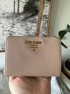AUTHENTIC PRADA COMPACT SAFFIANO WALLET