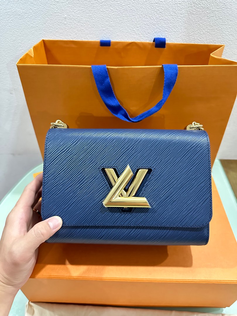 100% Authentic LV Twist MM, Women's Fashion, Bags & Wallets, Purses &  Pouches on Carousell
