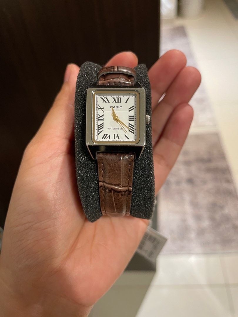 Casio analog leather watch top
