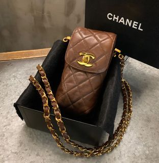 Chanel vintage 24K Gold CC Logo Lambskin Cell Phone Crossbody Bag In Brown Color  金棕色羊皮手機袋