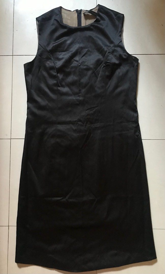 CLN little black dress (Category: Dresses) located in San Pedro. Submitted by andr39 (Listing ID 1220408626, Image 1). Description: CLN little black dress. Tagged as medium but fits small to medium frames. No holes nor stains. Condition: 8/10 Approximate measurements when laid flat: L-35" Chest area-15.5" Hips area-17".