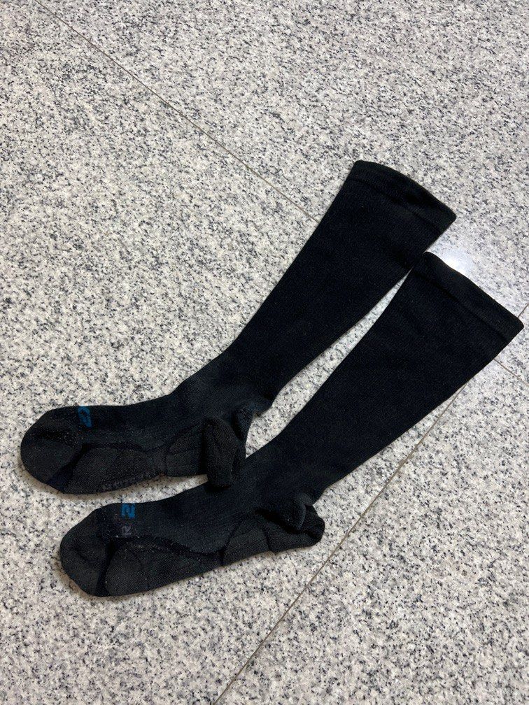 Compression Socks (Category: Socks) located in Singapore. Submitted by leon_lim (Listing ID 1220478780, Image 1). Description: Authentic 2XU compression socks that’s worn but still has a lot of life left in them. Good for those starting to explore compression socks for your workouts. The tightness of the compression is still in good conditions and really hugs your legs well to provide a boost to your workouts. Sized XS. $10 inclusive of free ship