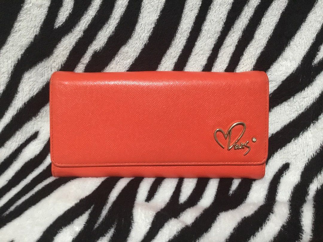 ALL MUST GO BEFORE APRIL 15!!!DAKS RARE DESIGN (Category: Wallets & Card holders) located in Quezon City. Submitted by V_Cl0set (Listing ID 1220447201, Image 1). Description: in very good condition no rubs or scratches gold hardwares very unique design must buy!.