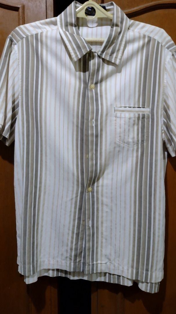Dockers Essentials Stripes light brown - Large (Category: Tshirts & Polo Shirts ) located in Santa Rosa. Submitted by declutterphils (Listing ID 1220501429, Image 1). Description: Dockers Essentials Stripes light brown - Large Hi! I'm located at Sta Rosa Laguna Deal Method: Pick up or shipping only (thru lalamove or shopee checkout) upon buyer's expense Modes of Payment thru gcash or bank transfer.