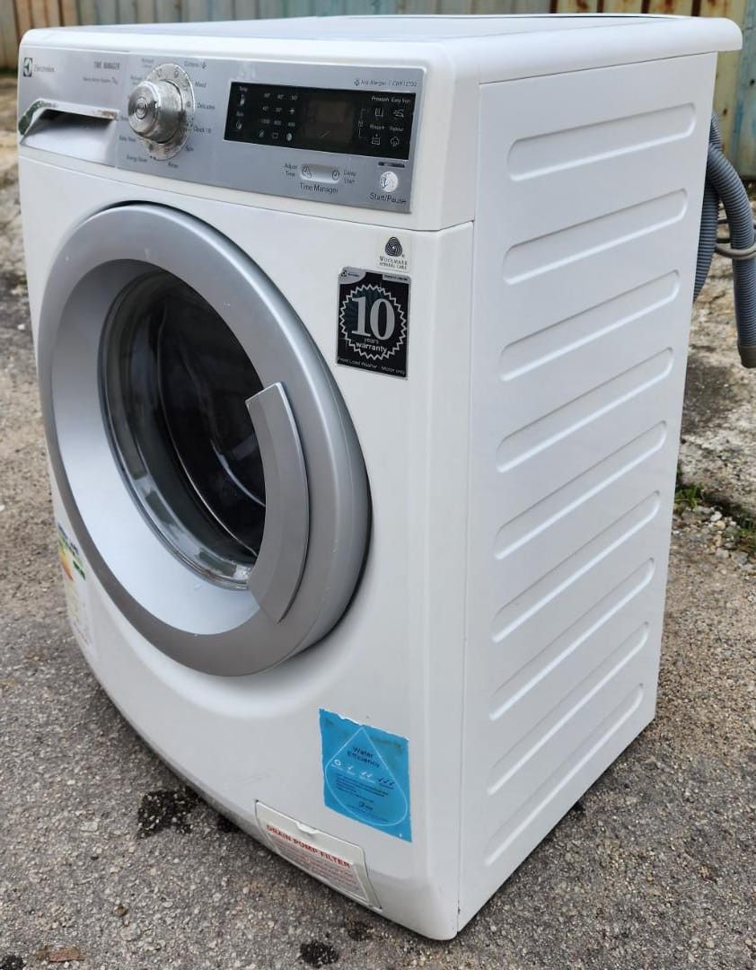 ELECTROLUX front load washing machine 7 kg, TV & Home Appliances