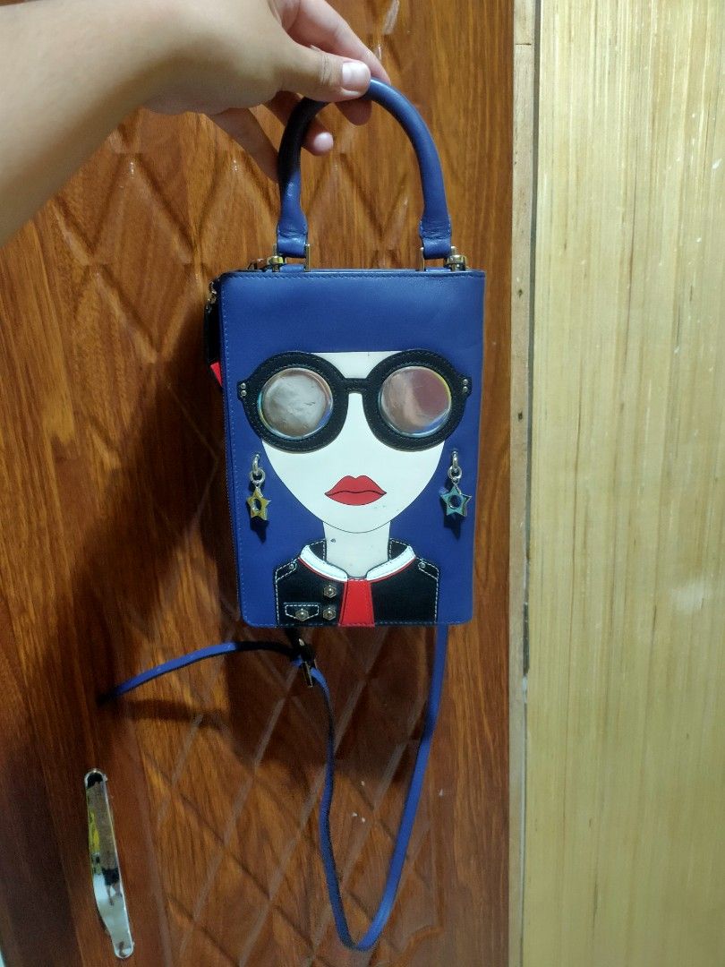 Gillivo Clutch/sling bag (Category: Cross-body Bags) located in Bulacan. Submitted by anjcorner (Listing ID 1220427176, Image 1). Description: has few dents in front.