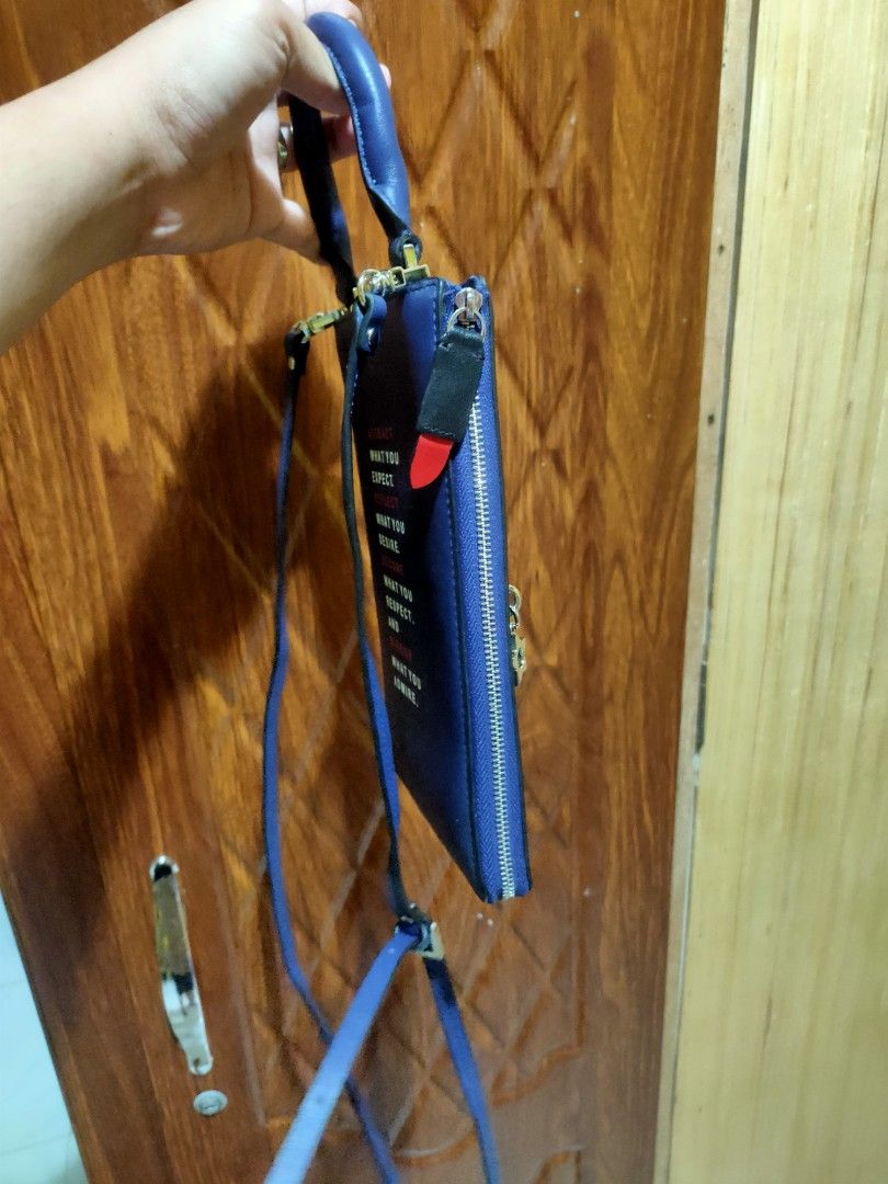 Gillivo Clutch/sling bag (Category: Cross-body Bags) located in Bulacan. Submitted by anjcorner (Listing ID 1220427176, Image 3). Description: has few dents in front.