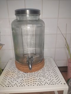 Glass water dispenser