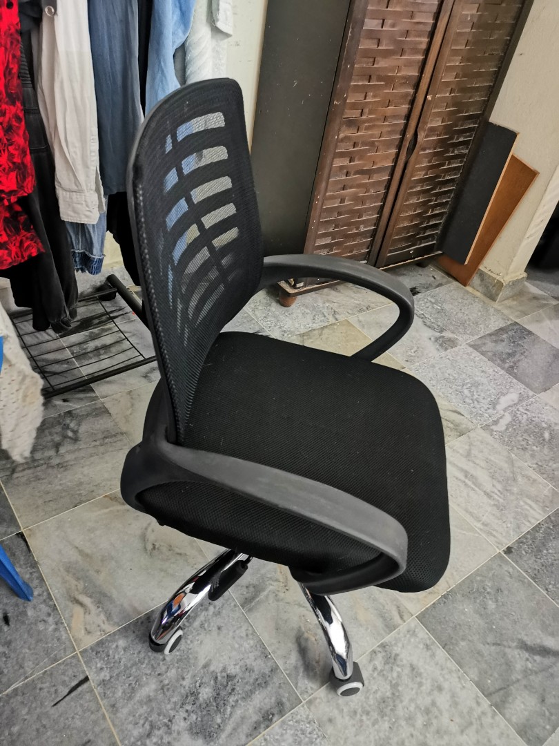 Good condition office chair., Furniture & Home Living, Furniture, Chairs on  Carousell