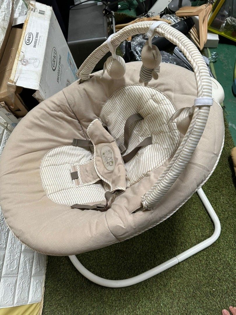 Snuggle outlet swing graco