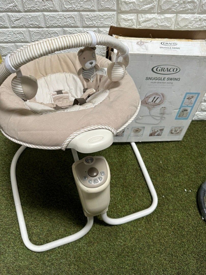 Snuggle outlet swing graco