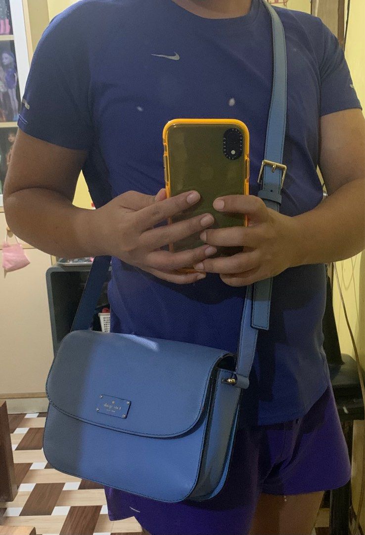 Kate Spade Box Sling Bag (Category: Luxury Bags & Wallets) located in Makati City. Submitted by jgm-bgc (Listing ID 1220338201, Image 3). Description: Kate Spade Box Sling Bag Very good condition 💯 legit From Japan Rfs : Need Funds.