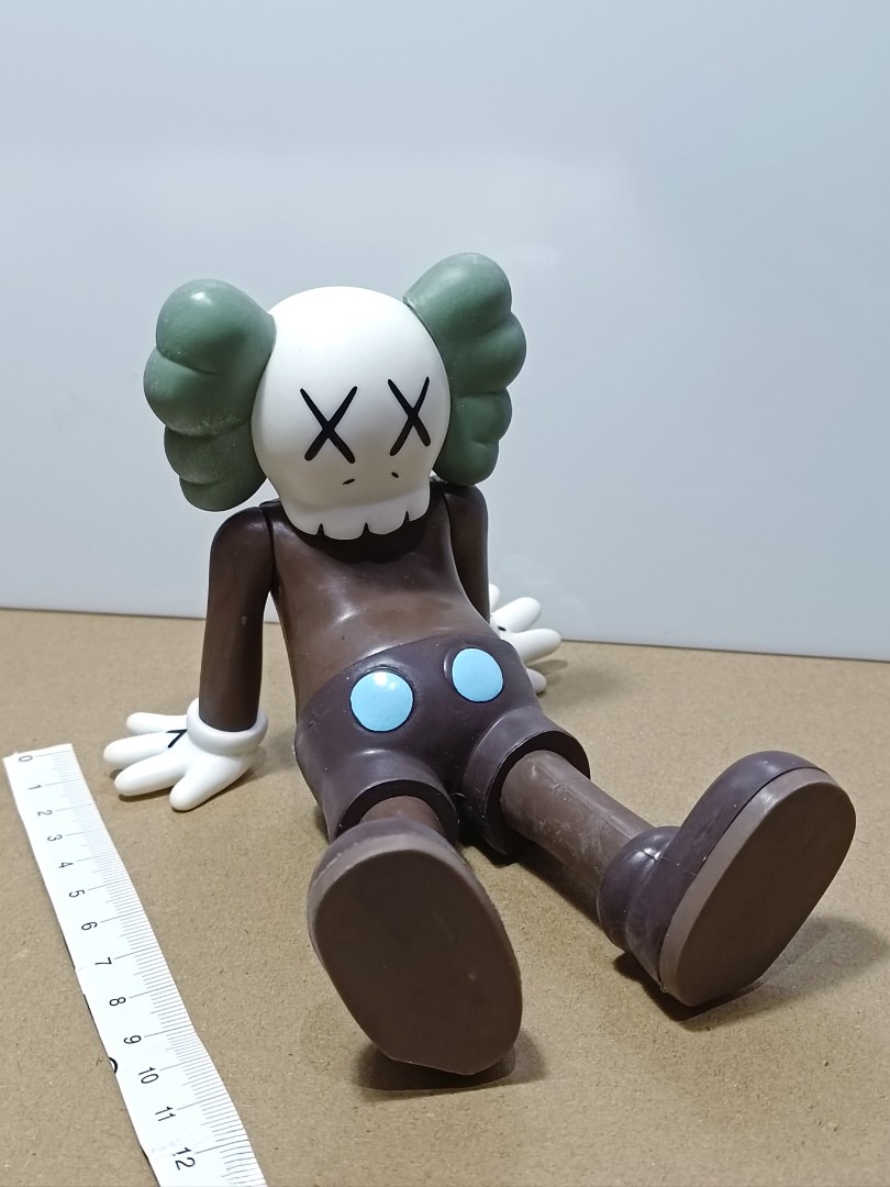 KAWS TIME OFF Vinyl Figure -Black