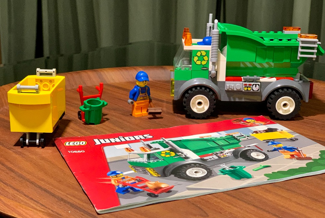 Lego juniors garbage truck shop