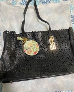 (Category: ) located in . Submitted by cathcastro18 (Listing ID 1220392588, Image 1). Description: .