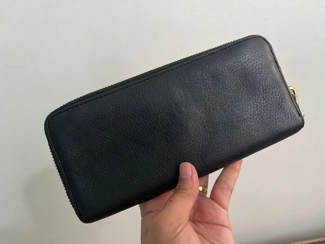 Marc jacobs (Category: Luxury Bags & Wallets) located in Asingan. Submitted by gonzalesvangielynfaith (Listing ID 1220379618, Image 2). Description: 💯 original condition 8/10 signs of usage.
