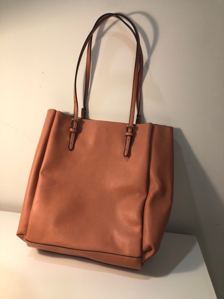 The weekend hotsell edit sophie tote
