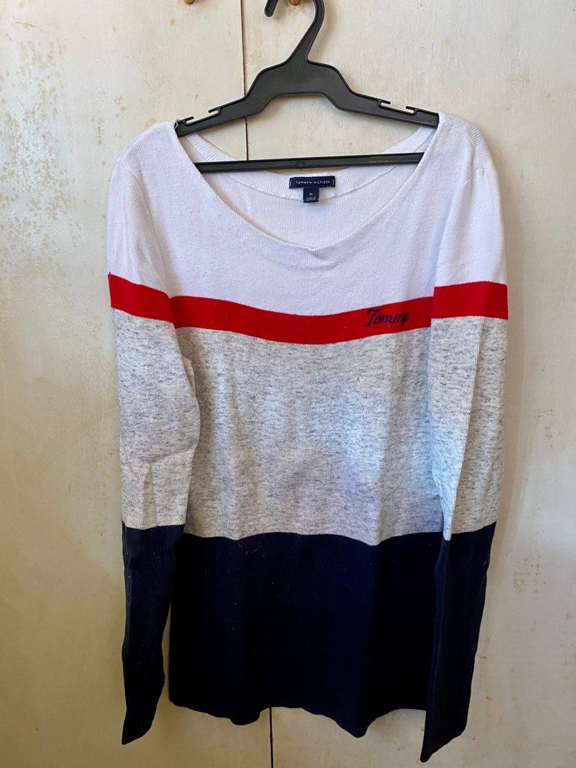 Original Tommy Hilfiger Knitted Sweater (Category: Longsleeves) located in Angono. Submitted by mclipio (Listing ID 1220354953, Image 1). Description: Original Tommy Hilfiger Knitted Sweater Material: Cotton Size: Medium - Original, bought in the US - Used once only - For Medium to Large body frame - Very good condition / No flaws Pick up or Delivery: c/o buyer thru Grab, Lalamove, Angkas, LBC or JRS Location: Makati / Rizal.