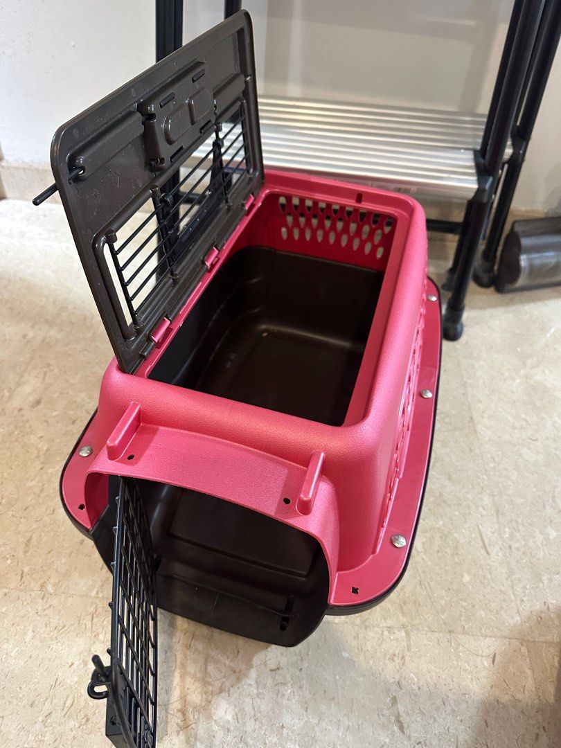 Petmate 2 door dog carrier 19”, Pet Supplies, Homes & Other Pet