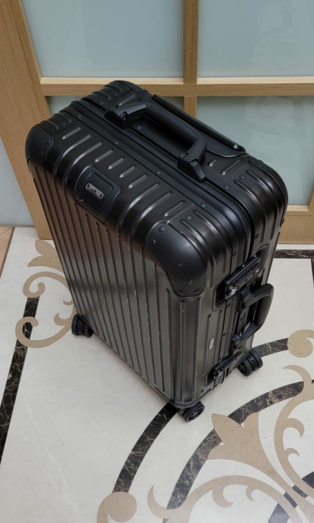 Rimowa Topas Stealth luggage 行李喼, 興趣及遊戲, 旅行, 旅遊- 旅行