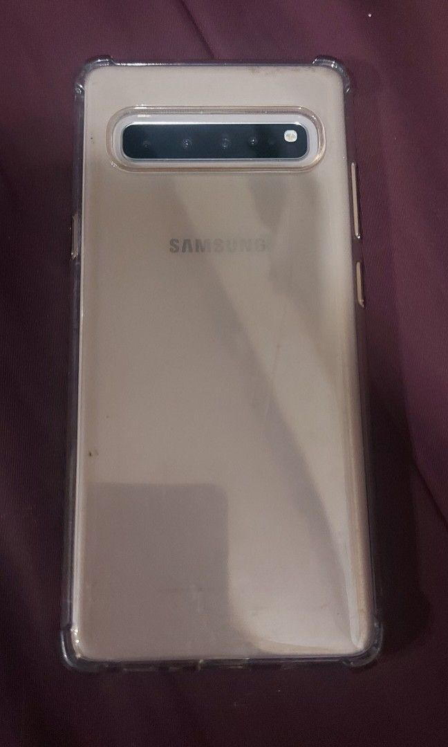 Samsung s10 5g korean version 100% orig (Category: Samsung) located in Paranaque City. Submitted by jeremysecr19192 (Listing ID 1220431117, Image 3). Description: Rush sale!!! 10,500 pesos na lang. Samsung S10 5g 256rom/8gbram Edge design Single sim Mas mataas sa local ntc brand Unit,case and cord only Issue: may 1 dents lng sa side good lahat yan!!! Meet up Tambo,baclaran paranaque.