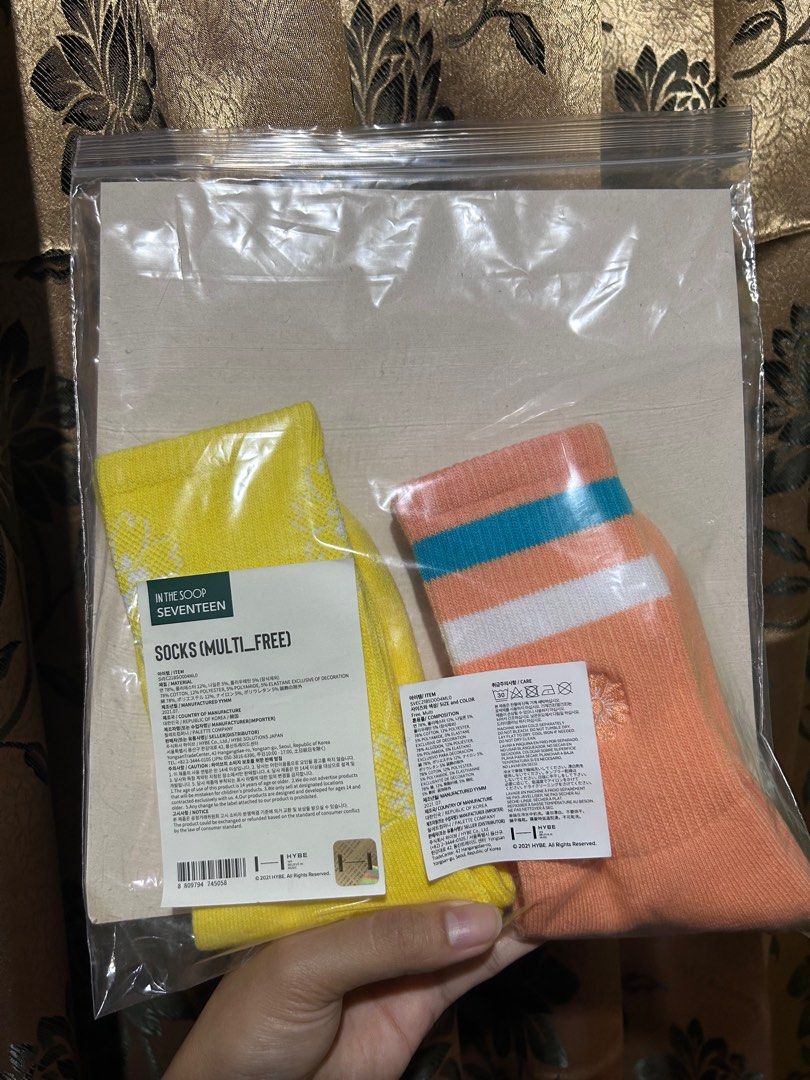 SEVENTEEN IN THE SOOP Multi Socks (TINGI), Hobbies & Toys, Memorabilia ...