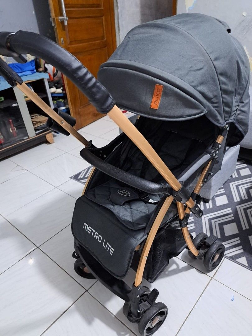 Metro store lite stroller