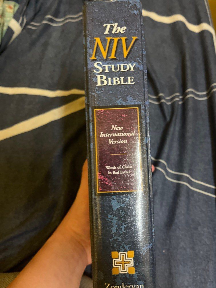 the NIV study bible zondervan, Hobbies & Toys, Books & Magazines, Religion Books on Carousell