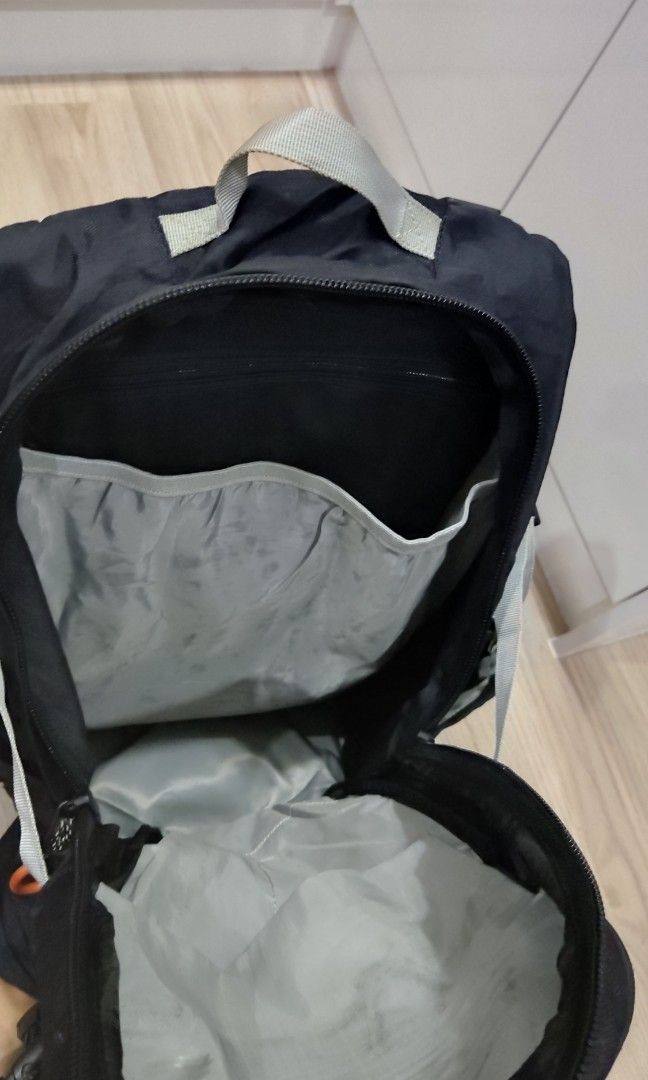 Timberline air max hiking bag original (Rain Cover), Luxury, Bags