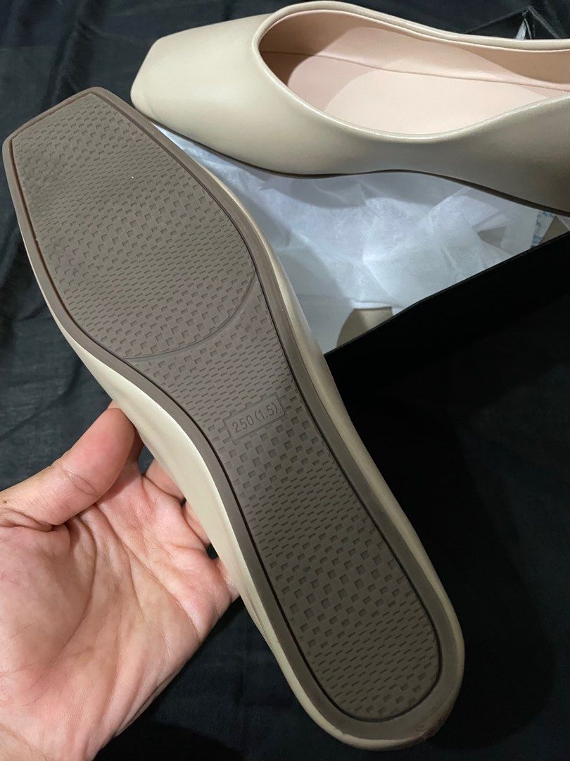 Tomaz in Nude, Women's Fashion, Footwear, Wedges on Carousell