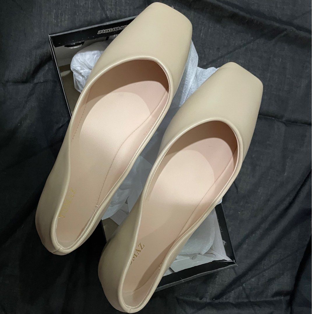 Tomaz in Nude, Women's Fashion, Footwear, Wedges on Carousell